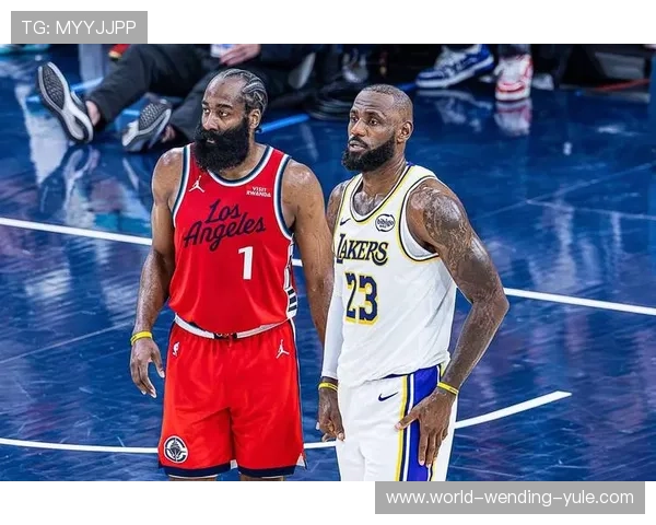 勒布朗携手詹姆斯哈登亮相湖人季前赛 新援表现引关注